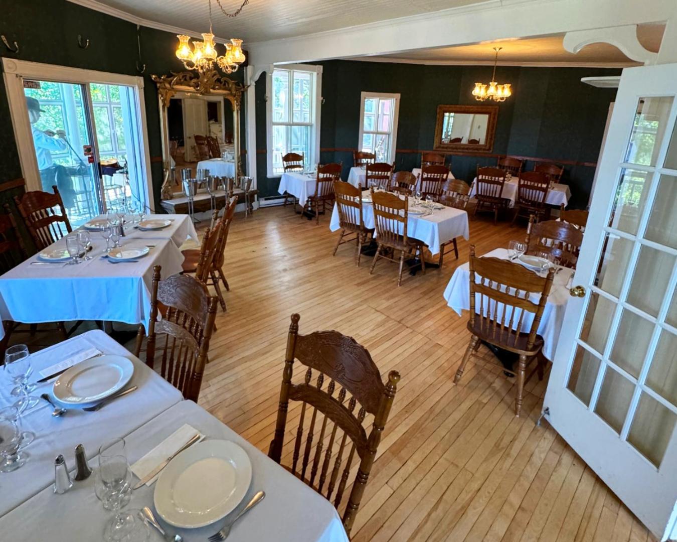 Auberge De La Tour Du Lac Sainte-Agathe-des-Monts Kültér fotó