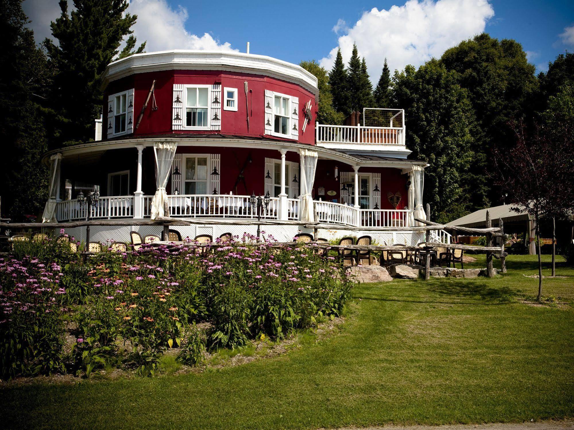 Auberge De La Tour Du Lac Sainte-Agathe-des-Monts Kültér fotó