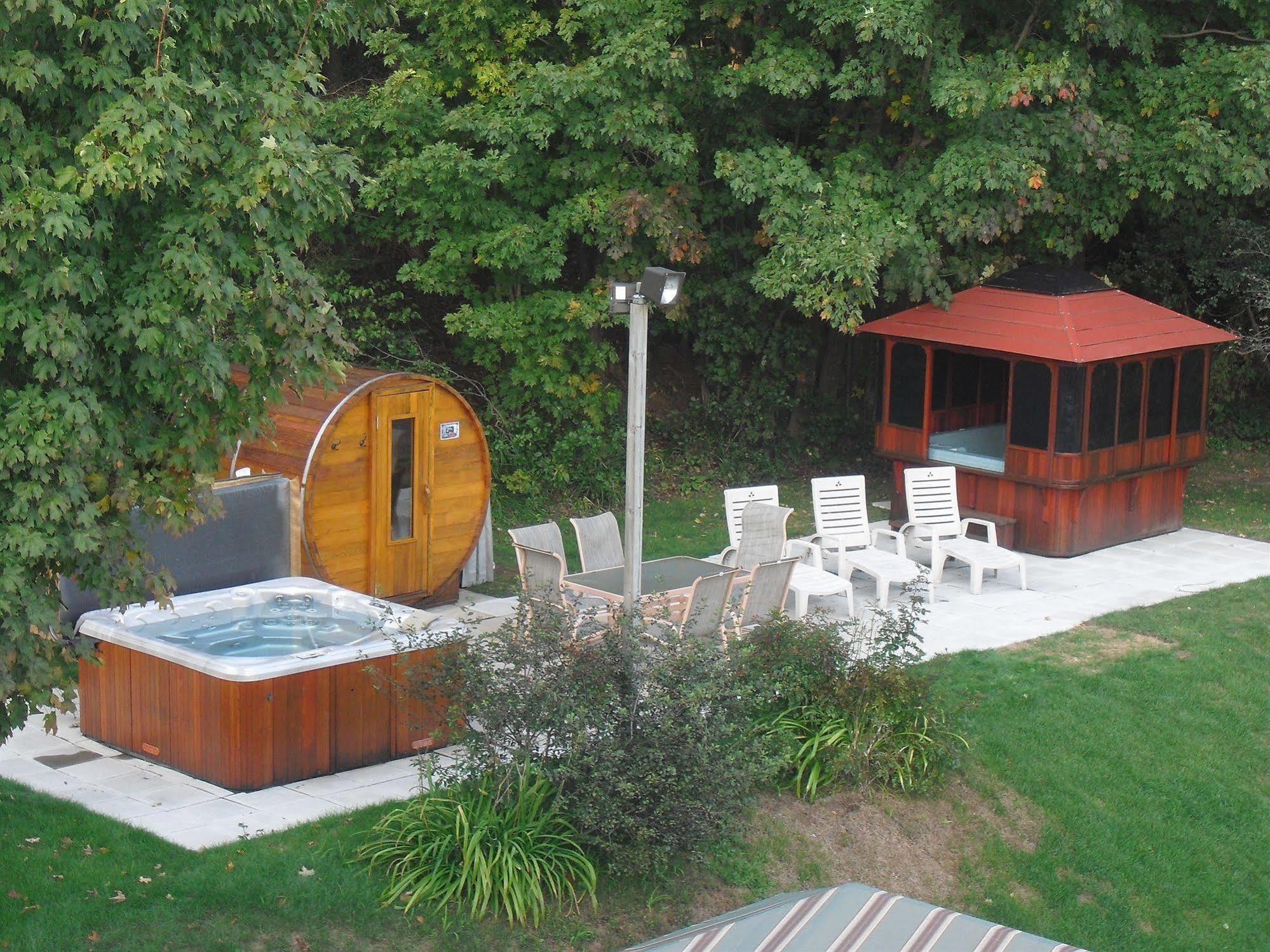 Auberge De La Tour Du Lac Sainte-Agathe-des-Monts Kültér fotó