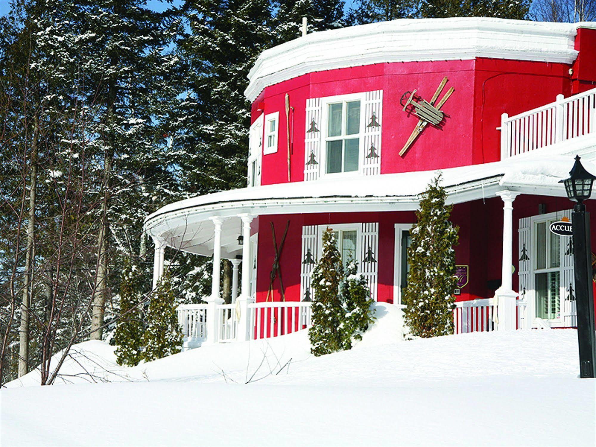 Auberge De La Tour Du Lac Sainte-Agathe-des-Monts Kültér fotó