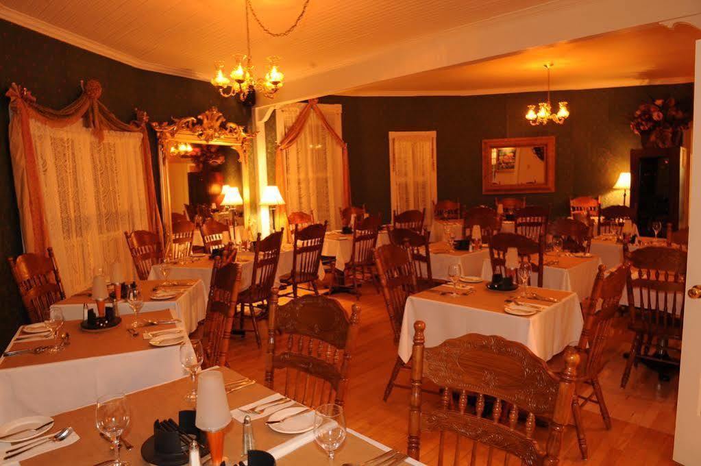 Auberge De La Tour Du Lac Sainte-Agathe-des-Monts Kültér fotó